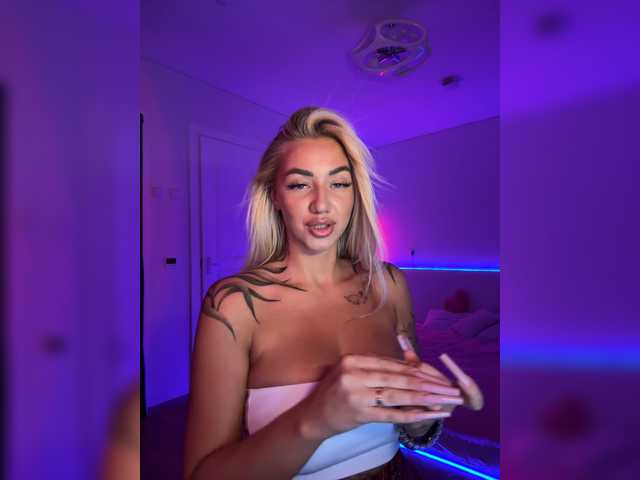 -AmazingBlonde-