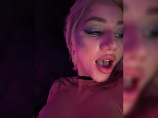 -AmazingBlonde-