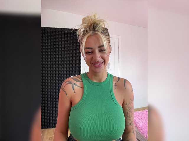 -AmazingBlonde-