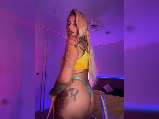 -AmazingBlonde-