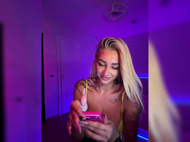-AmazingBlonde-