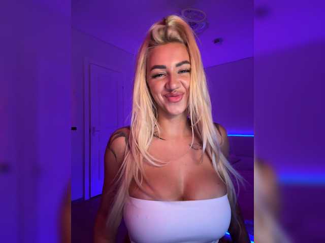 -AmazingBlonde-