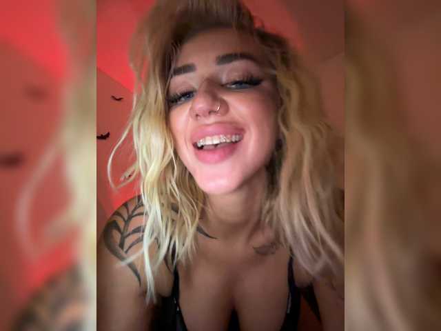 -AmazingBlonde-
