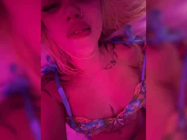 -AmazingBlonde-