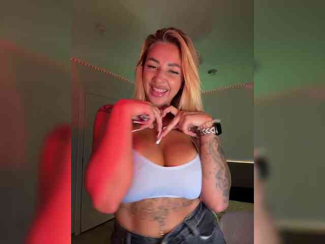 -AmazingBlonde- webcam