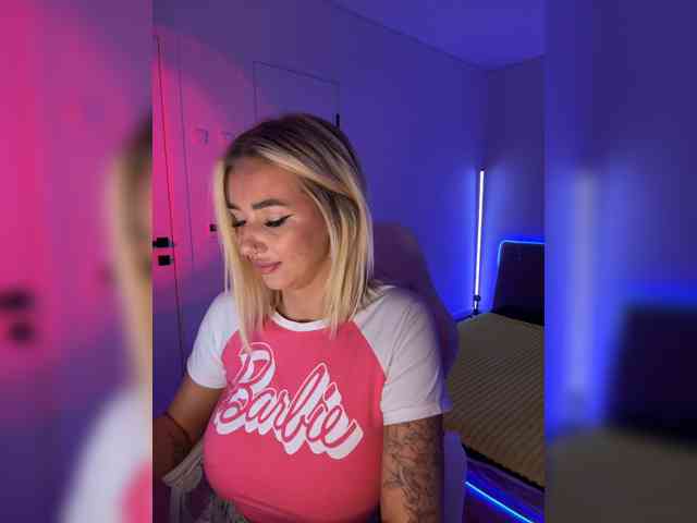 -AmazingBlonde- webcam