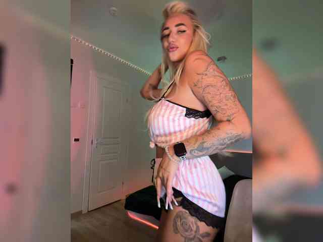 -AmazingBlonde-