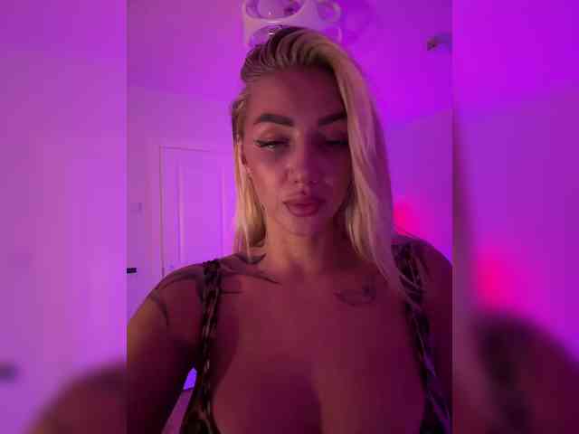 -AmazingBlonde- webcam