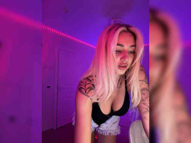 -AmazingBlonde- webcam
