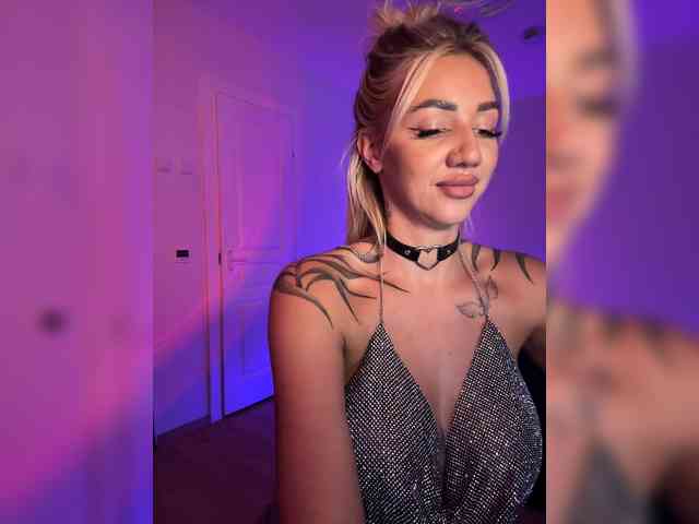 -AmazingBlonde- webcam