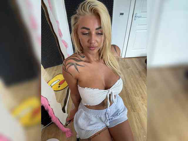 -AmazingBlonde-