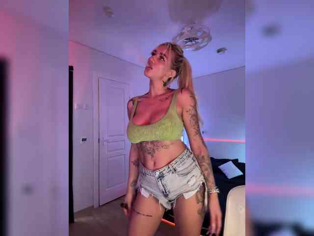 -AmazingBlonde- webcam