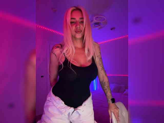 -AmazingBlonde- webcam
