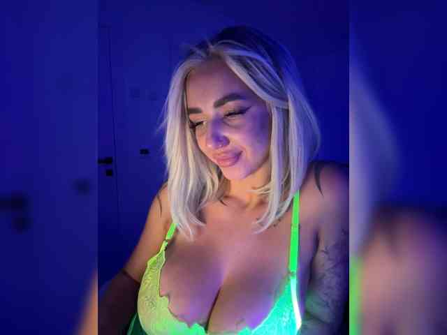 モデル: -AmazingBlonde-