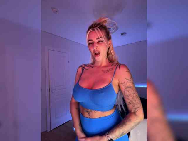 -AmazingBlonde-