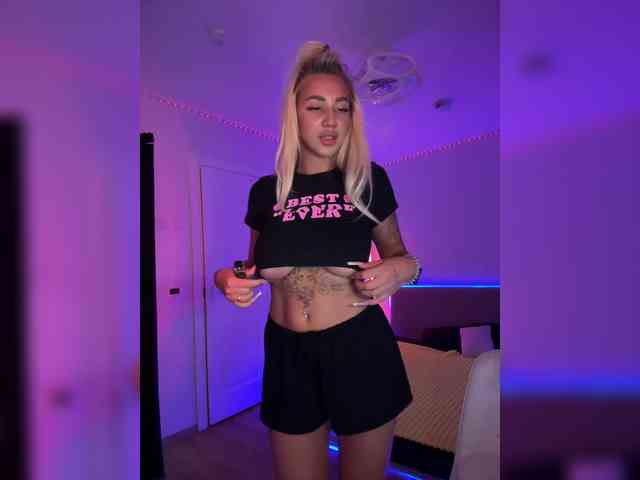 -AmazingBlonde-