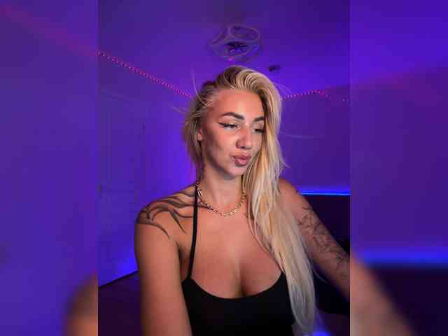 -AmazingBlonde- webcam