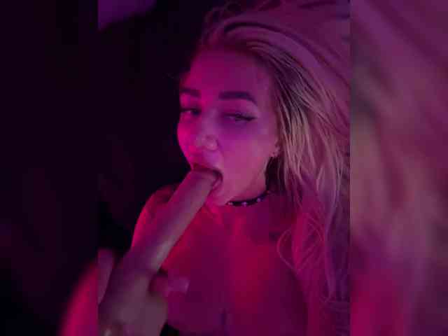 -AmazingBlonde- webcam