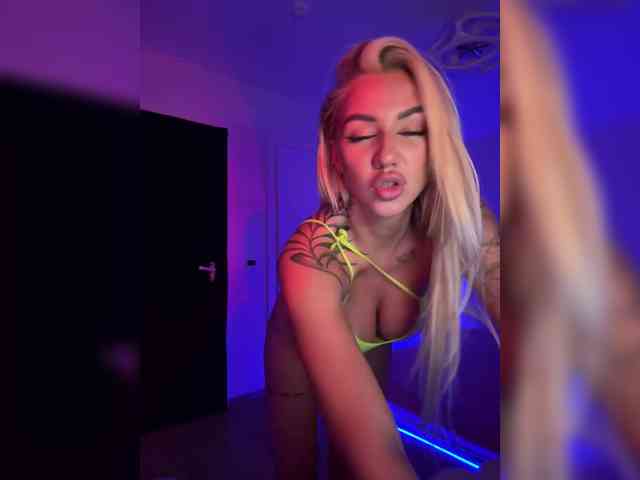 -AmazingBlonde- webcam