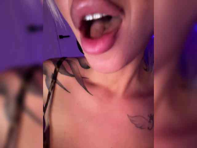 -AmazingBlonde-