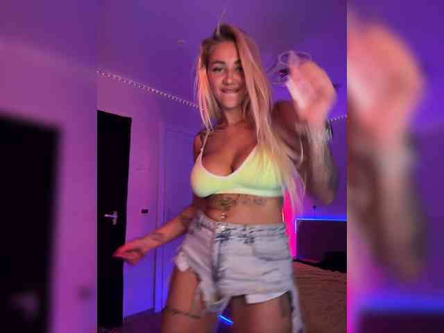 -AmazingBlonde-