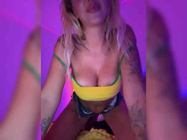 upskirt cam -AmazingBlonde-