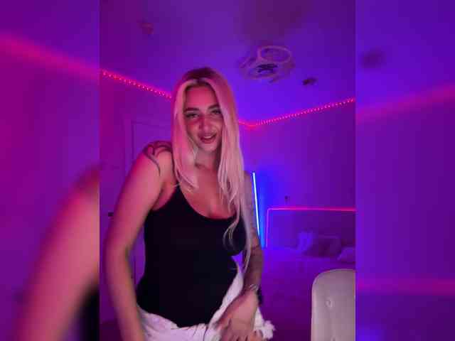 -AmazingBlonde- webcam