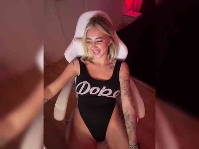 -AmazingBlonde-