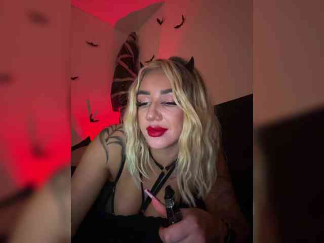 -AmazingBlonde-