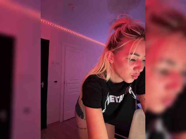 -AmazingBlonde- webcam