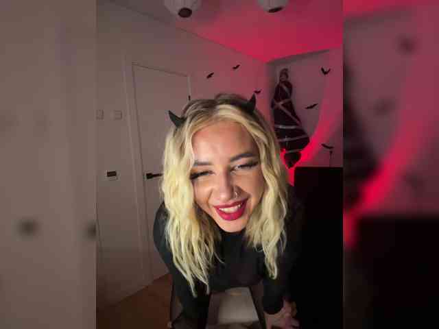 -AmazingBlonde-