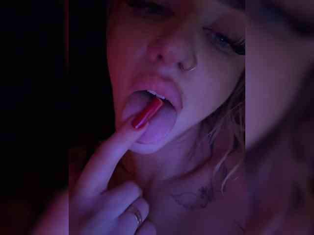 -AmazingBlonde-