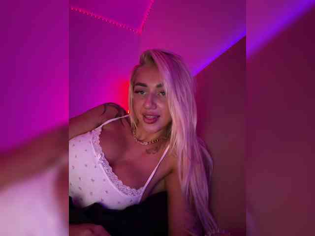 -AmazingBlonde- webcam