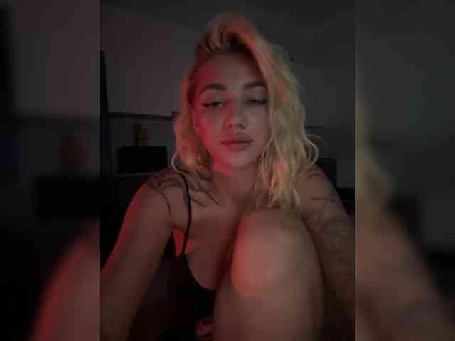 -AmazingBlonde- webcam