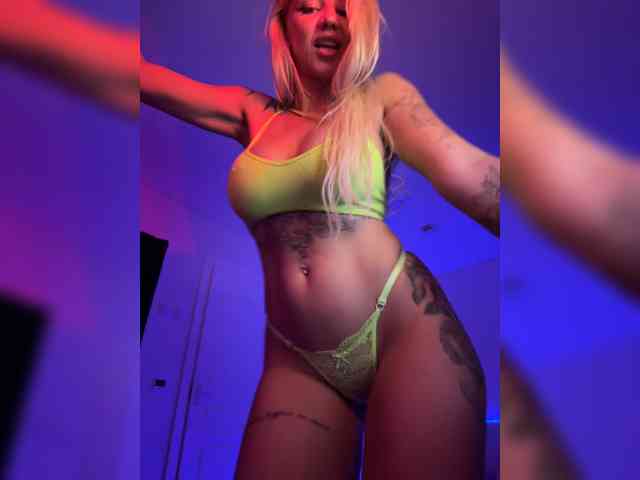 -AmazingBlonde- webcam