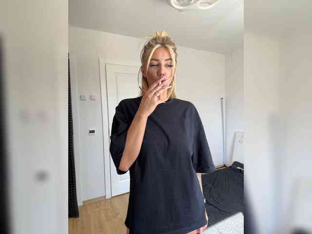 -AmazingBlonde- webcam