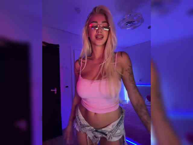 -AmazingBlonde- webcam