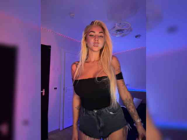 -AmazingBlonde- webcam