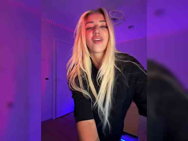 -AmazingBlonde- Sex Cam Show