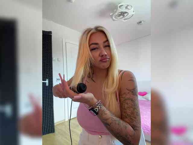 -AmazingBlonde- Live Webcam on BongaCams