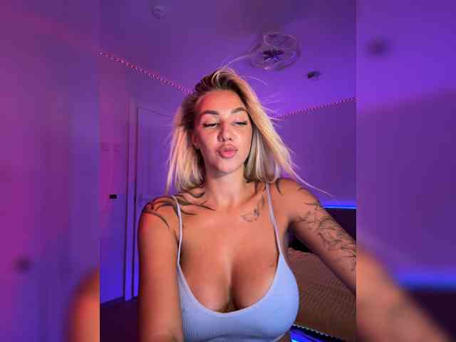 -AmazingBlonde- webcam