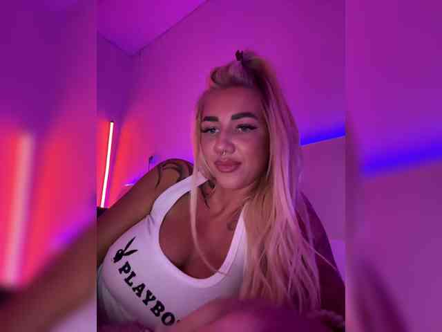 -AmazingBlonde- webcam