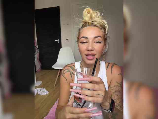 -AmazingBlonde- webcam