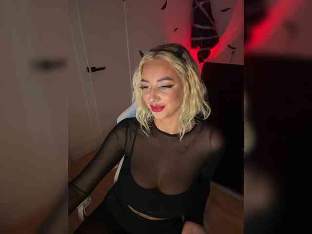 -AmazingBlonde-