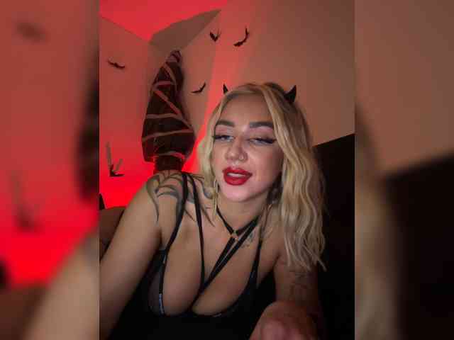 -AmazingBlonde-