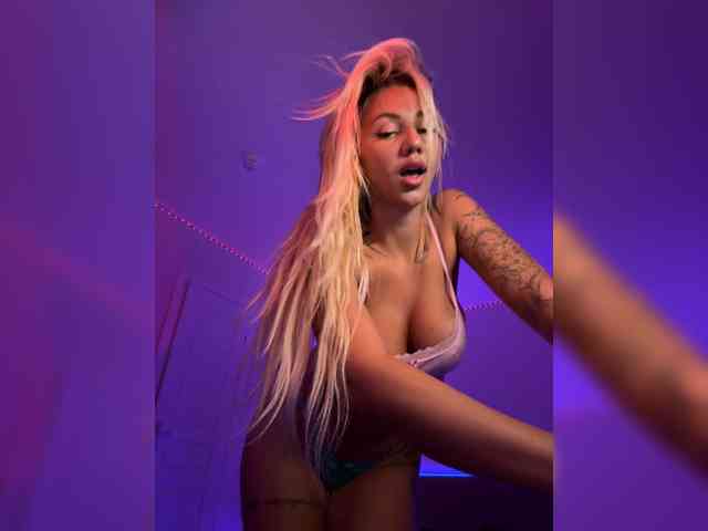 Model: -AmazingBlonde-