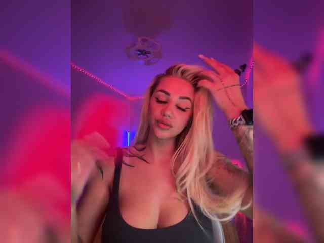 -AmazingBlonde- webcam