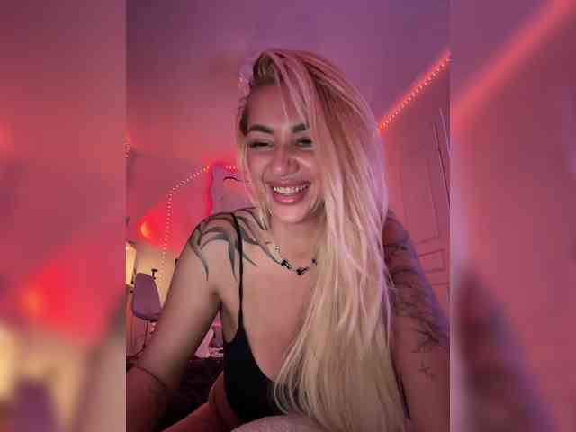 -AmazingBlonde- webcam