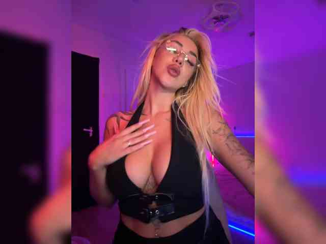 -AmazingBlonde- webcam
