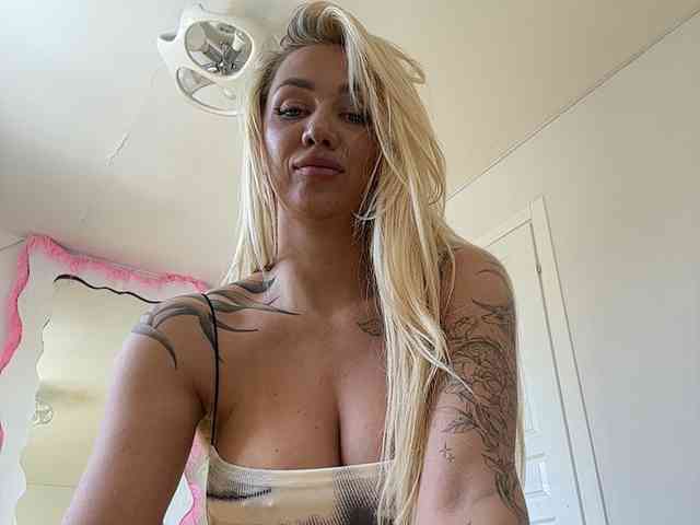 -AmazingBlonde- webcam